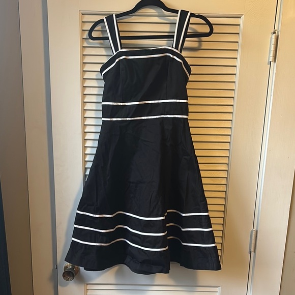 White House Black Market Dresses & Skirts - White House black market black and white contrast dress